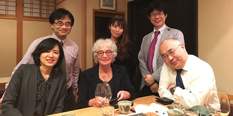 2018年EurocordのGluckman先生を京都にお招きしたときの会食。一番右が髙折教授。左から2人目が諫田氏。
