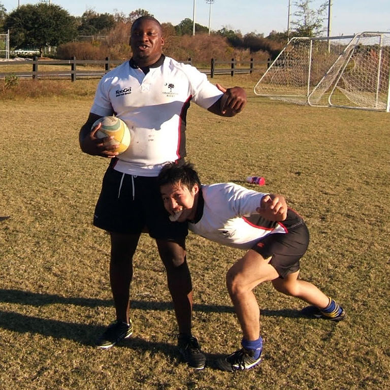 ラグビーの練習後に仲良しチームメートHoustonと(今は高校の副校長先生とのこと)。