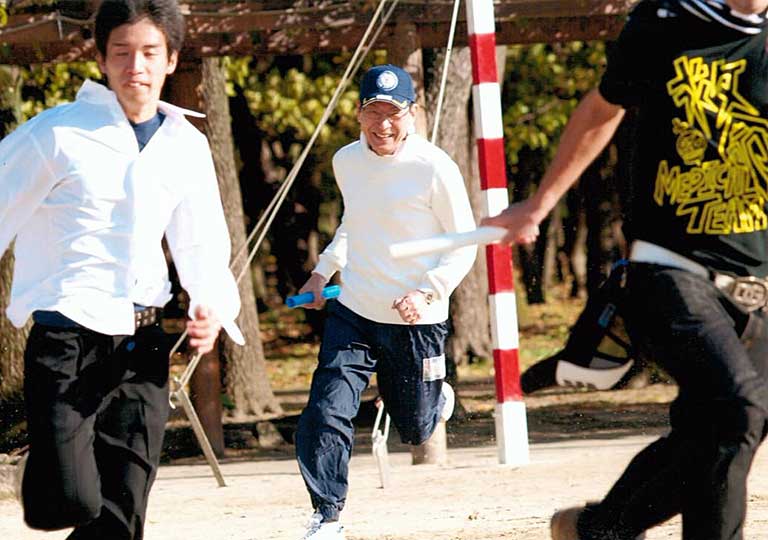 2011年11月 名古屋医療センター運動会でリレーに参加。若い職員に抜かれました