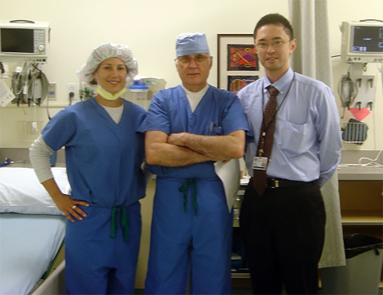 2004年頃 初期研修中の海外研修先Fred Hutchinson Cancer Centerにてヒックマンカテーテルの開発者であるDr. Robert O. Hickmanと。